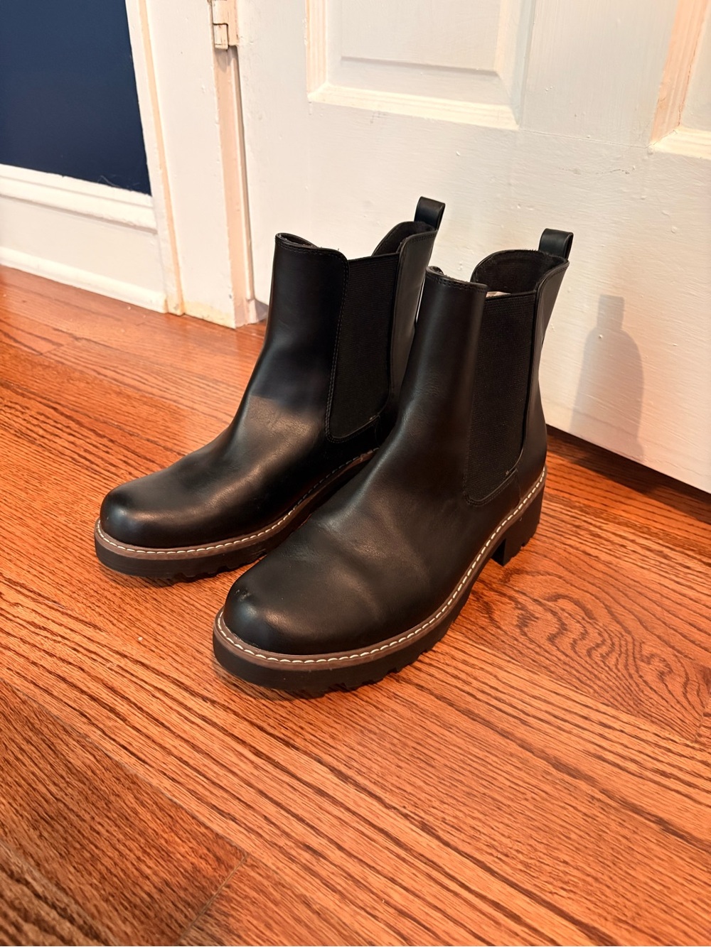 Universal Threads Black Chelsea Booties
